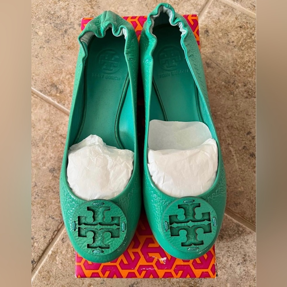 Tory Burch “Reva” flats in turquoise, size 7.5, new in box.